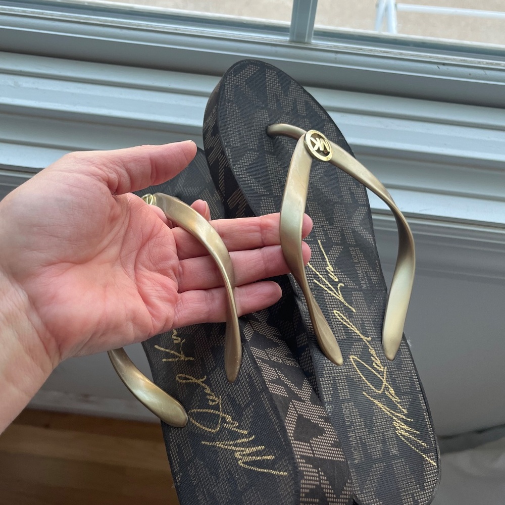 Michael Kors sandal wedges - Picture 2 of 3